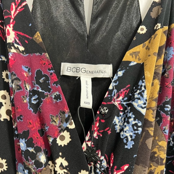 BCBGENERATION Faux Wrap Midi Dress Print - Picture 3 of 10